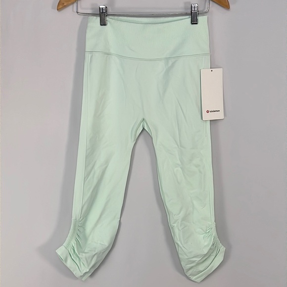 NWT / Lululemon Ebb to Street Crop 21" - Picture 2 of 8